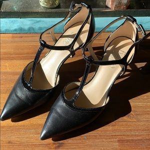 Strapping black heels.